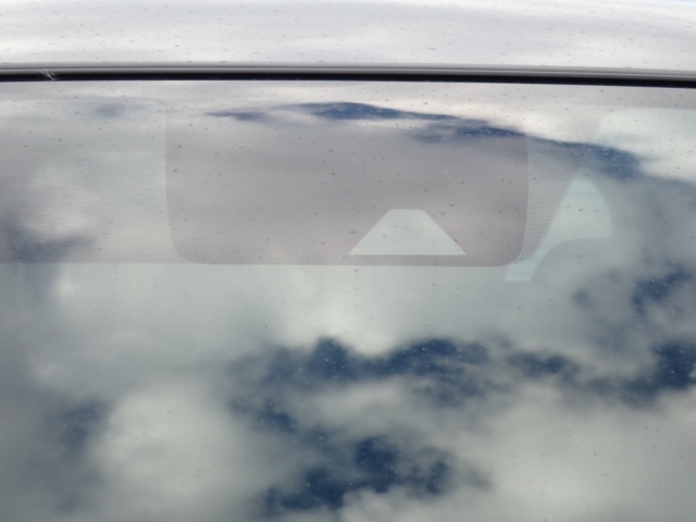 �t�����g�J�����őO���̎ԗ�����s�ғ������m�B�Փ˂������Ȏ��͏Փˉ���y���u���[�L���쓮�A�Փˉ�����T�|�[�g�B