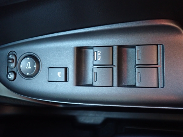 �d���i�[���h�A�~���[�E�p���[�E�B���h�E�������Ă��܂��B