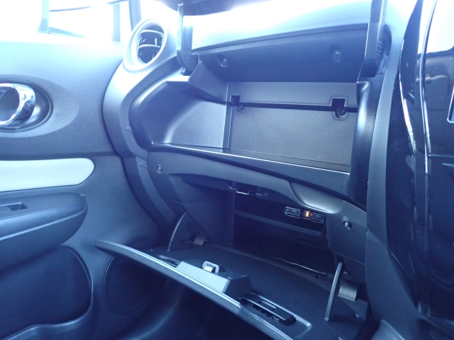 ����ȑO�ɂ͎Ԍ��ؓ��ꓙ���ވꎮ�����[�ł���O���[�u�{�b�N�X���������܂��B