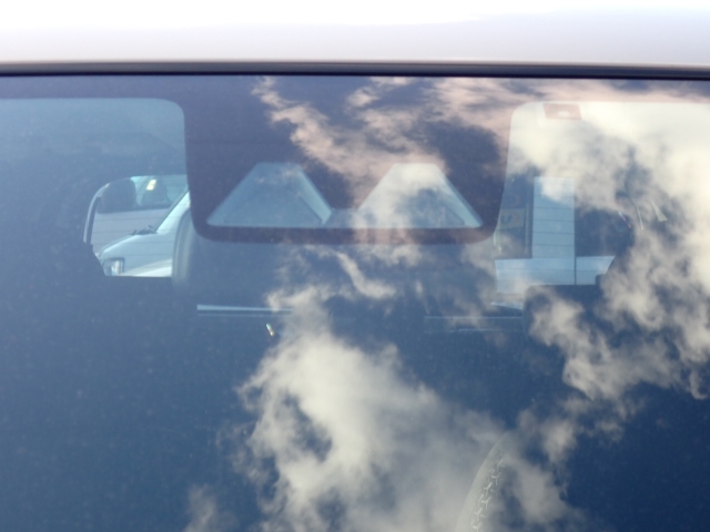 �t�����g�J�����őO���̎ԗ�����s�ғ������m�B�Փ˂������Ȏ��͏Փˉ���y���u���[�L���쓮�A�Փˉ�����T�|�[�g�B