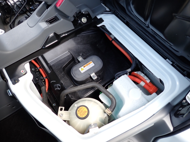 �G���W�����[�������ꂢ�ł���B�@�֋@�\�n���ǍD�ł��B�[�ԑO�ɓ_���������s���܂��B�G���W���I�C���E�I�C���t�B���^�[�E�G�A�R���t�B���^�[�E���C�p�[�S���͕K�������v���܂�