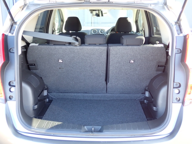 �ʏ펞�̃��P�b�W�X�y�[�X�ł��I�傫�ȊJ���ŉו��̏悹�~�낵���y�ɍs���܂��B