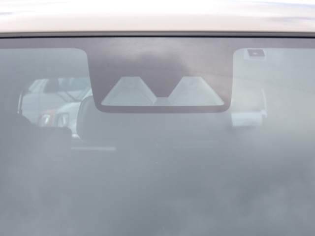 �t�����g�J�����őO���̎ԗ�����s�ғ������m�B�Փ˂������Ȏ��͏Փˉ���y���u���[�L���쓮�A�Փˉ�����T�|�[�g�B