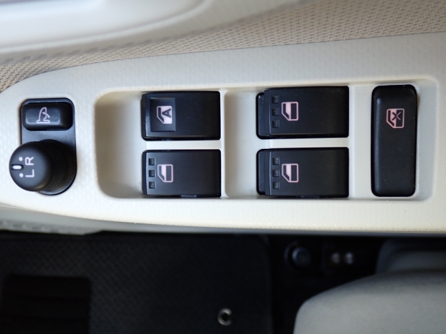 �d���i�[���h�A�~���[�E�p���[�E�B���h�E�������Ă��܂��B