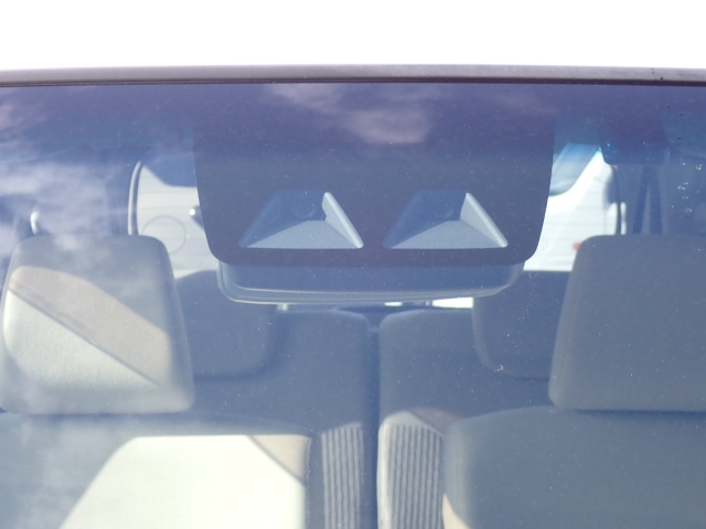 �t�����g�J�����őO���̎ԗ�����s�ғ������m�B�Փ˂������Ȏ��͏Փˉ���y���u���[�L���쓮�A�Փˉ�����T�|�[�g�B