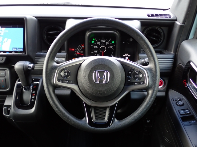 �I���b�N�X�F�蒆�ÎԂ͌��I�����㎿�Ȏ��q�݂̂����͂��v���܂��B�S�ԂɃv���̐E�l�ɂ��O�ꂵ�����O���̐��|�A�����グ�Ă���܂��B