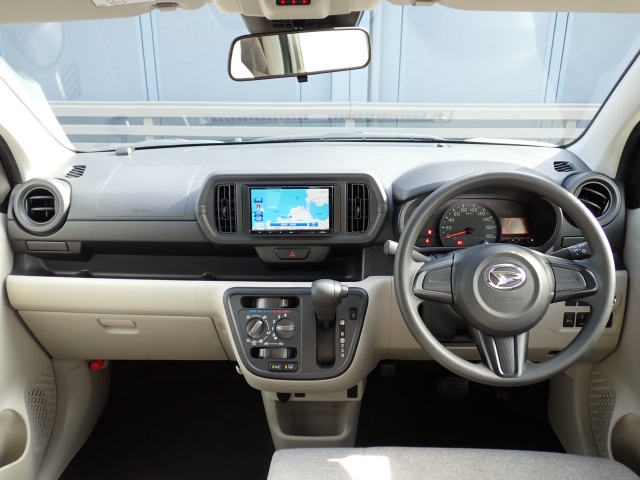 �C���p�l�摜�ɂȂ�܂��B�ԓ��͐��Ǝ҂ɂĎ����N���[�j���O�{�H�ς݂Ȃ̂ŁA��ϐ����ł��B