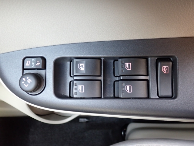 �d���i�[���h�A�~���[�E�p���[�E�B���h�E�������Ă��܂��B