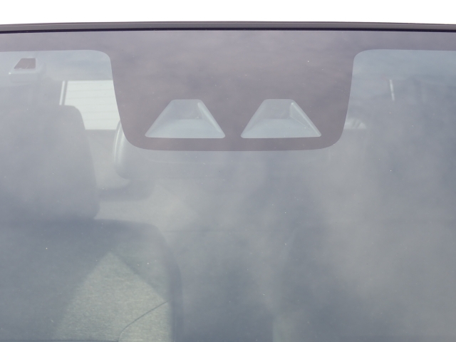 �t�����g�J�����őO���̎ԗ�����s�ғ������m�B�Փ˂������Ȏ��͏Փˉ���y���u���[�L���쓮�A�Փˉ�����T�|�[�g�B