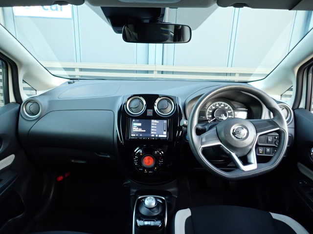 �C���p�l�摜�ɂȂ�܂��B�ԓ��͐��Ǝ҂ɂĎ����N���[�j���O�{�H�ς݂Ȃ̂ŁA��ϐ����ł��B