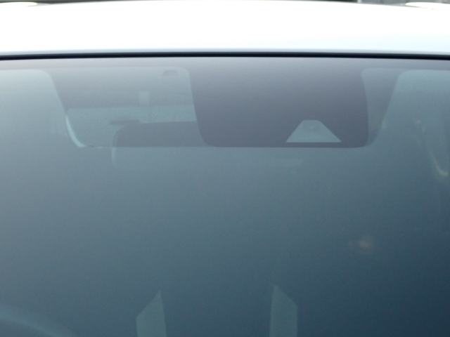 �t�����g�J�����őO���̎ԗ�����s�ғ������m�B�Փ˂������Ȏ��͏Փˉ���y���u���[�L���쓮�A�Փˉ�����T�|�[�g�B