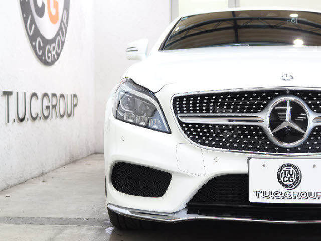 ガレージも完備しております！！悪天候や暗くなってからのご来店でもお車をゆっくりご覧頂けます。出張商談サービスも承ります。詳しくはスタッフまでお気軽にどうぞ。