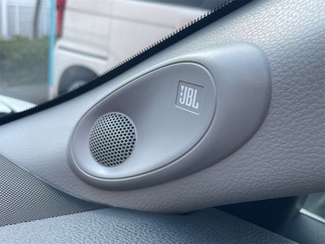 ���X�ł́A���Y�S���[�J�[�V�Ԕ̔����s����