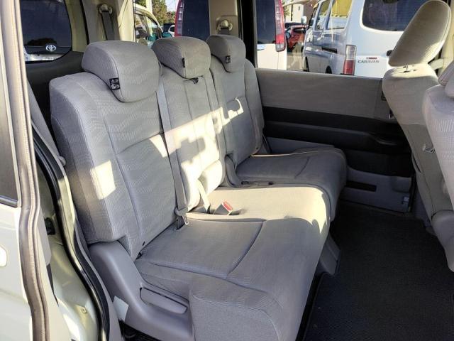 後方座席も広々！