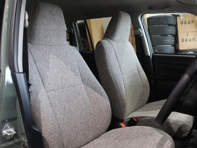 �O���ɍ��킹�C���e���A���d�グ�Ă���܂��IFLEX�I���W�i����EURO BOX��p�V�[�g�J�o�[�����p�ӂ��܂����I�����ڂ��������ǂ��ł����A�㎿�ȃt�@�u���b�N���n�Ŕ��G����ǂ��ł����