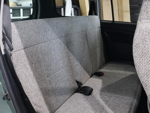 �Z�J���h�V�[�g�ɂ��V�[�g�J�o�[��t�ς݂ł��I�Z�J���h�V�[�g�͉ו��𑽂��ύڂ���ꍇ�͑O���Ɋi�[���鎖���ł��܂��̂ŁA�׎����ő���Ɋ��p�ł��܂��I�����܂ő傫���Ԃł͂Ȃ��ł����A�ו�����R�ς߂܂���