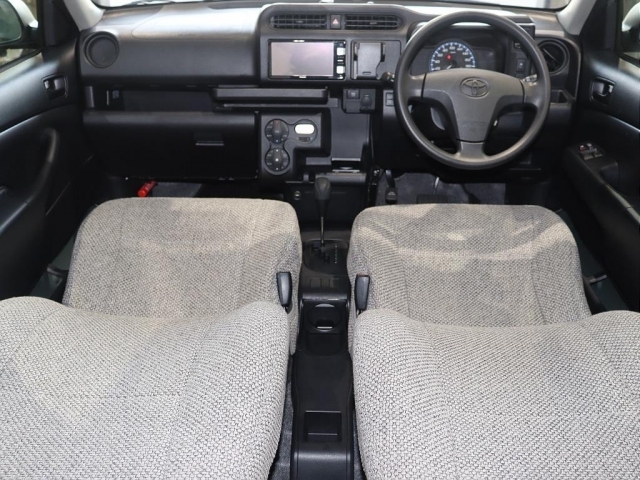 ���X�͏��p�ԂƂ��ė��p����鎖�������v���{�b�N�X���x�[�X�ł��̂ŁA���ʂ̖����V���v���ȃC���e���A�ƂȂ��Ă���܂��I�i�[�e�[�u���A�h�����N�z���_�[�Ȃǎ��[�͂������A�ƂĂ����p�I�ȍ��ɂȂ��Ă��܂���