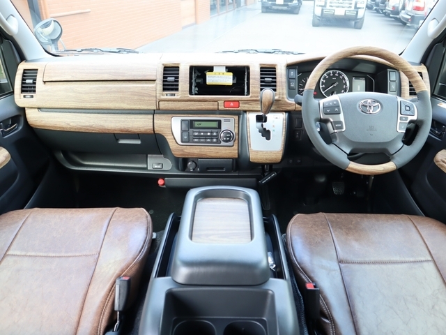 �C���e���A���E�b�h���ɃJ�X�^��