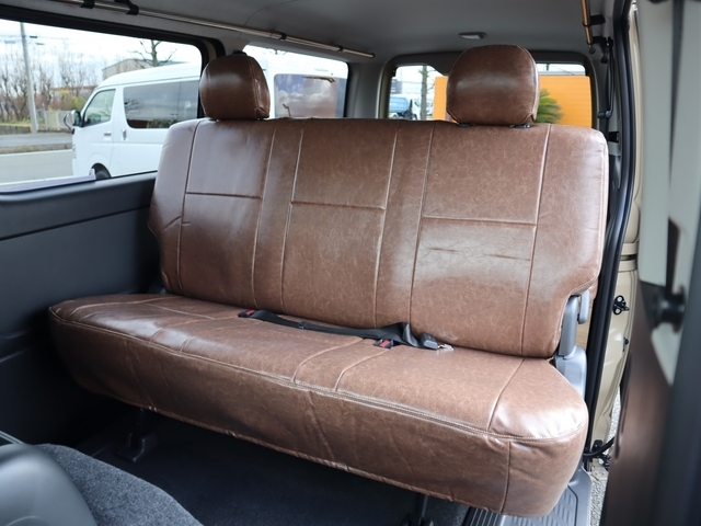 �Q��ڃV�[�g�ɂ��r���e�[�W�F�̃J�o�[�𑕒�