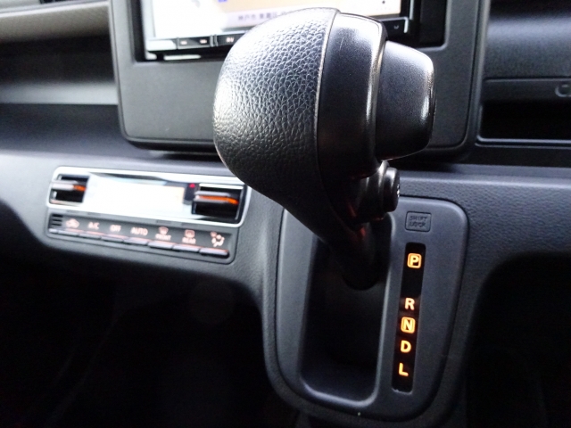 �e�푀��X�C�b�`������̊m�F���[�ԑO�ɓ_�������Ē����܂��B