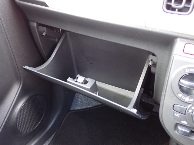 ����ȑO�ɂ͎Ԍ��ؓ��ꓙ���ވꎮ�����[�ł���O���[�u�{�b�N�X���������܂��B