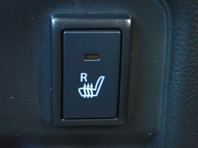 �^�]�ȃV�[�g�ɂ́A�V�[�g�q�[�^�[���t���Ă�̂ŁA���������ɂ͂��肪���������ł��B