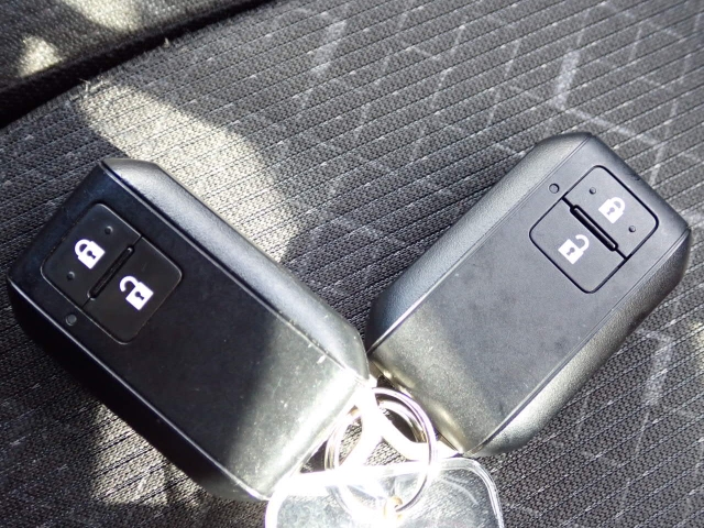 �X�}�[�g�L�[�����I�L�[���|�P�b�g��o�b�O�ɓ��ꂽ�܂܁A�h�A���b�N�̊J���E�{���E�G���W���n�����\�ł��B