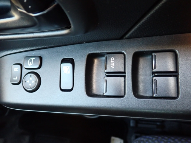 �d���i�[���h�A�~���[�E�p���[�E�B���h�E�������Ă��܂��B