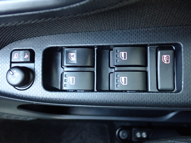 �d���i�[���h�A�~���[�E�p���[�E�B���h�E�������Ă��܂��B