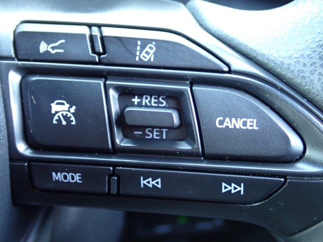 �y�N���[�Y�R���g���[���z�������H�ł̒��������s���y�Ɂ�A�N�Z���y�_���𓥂܂��Ɏԑ������ɕۂ��Ƃ��\�ł��B�O���̎ԗ������m���ĎԊԂ�ۂ悤�ɑ��x���߂��Ă���܂��I�I