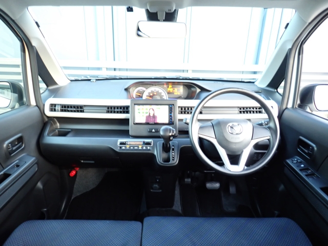 �C���p�l�摜�ɂȂ�܂��B�ԓ��͐��Ǝ҂ɂĎ����N���[�j���O�{�H�ς݂Ȃ̂ŁA��ϐ����ł��B