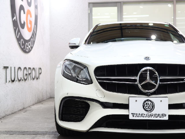 ガレージも完備しております！！悪天候や暗くなってからのご来店でもお車をゆっくりご覧頂けます。出張商談サービスも承ります。詳しくはスタッフまでお気軽にどうぞ。