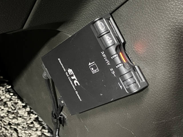 �y�����z�������ETC���t���Ă��܂��I�Z�b�g�A�b�v���Ă��n�����܂��̂ŃJ�[�h����ꂽ�炷���Ɏg���܂���