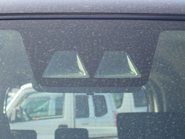 �t�����g�J�����őO���̎ԗ�����s�ғ������m�B�Փ˂������Ȏ��͏Փˉ���y���u���[�L���쓮�A�Փˉ�����T�|�[�g�B