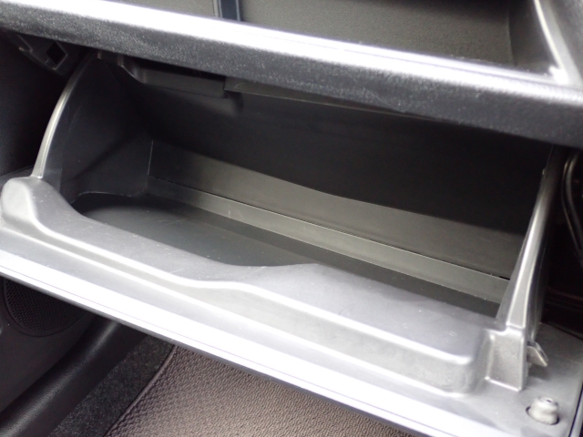 ����ȑO�ɂ͎Ԍ��ؓ��ꓙ���ވꎮ�����[�ł���O���[�u�{�b�N�X���������܂��B