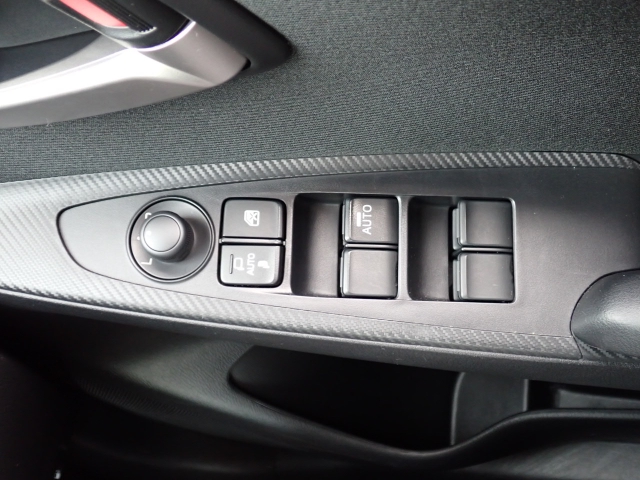 �d���i�[���h�A�~���[�E�p���[�E�B���h�E�������Ă��܂��B