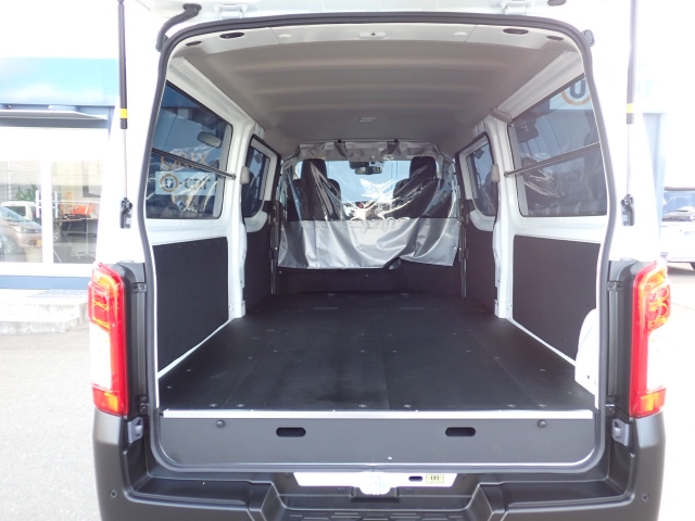 �ʏ펞�̃��P�b�W�X�y�[�X�ł��I�傫�ȊJ���ŉו��̏悹�~�낵���y�ɍs���܂��B