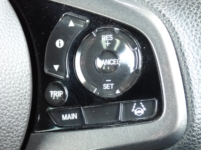 �y�N���[�Y�R���g���[���z�������H�ł̒��������s���y�Ɂ�A�N�Z���y�_���𓥂܂��Ɏԑ������ɕۂ��Ƃ��\�ł��B�O���̎ԗ������m���ĎԊԂ�ۂ悤�ɑ��x���߂��Ă���܂��I�I