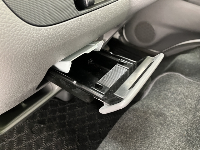 �y���S�����z�I���b�N�X�F�蒆�ÎԂ́A�[�ԑO�_�����Ɂ@�G���W���I�C���E�I�C���G�������g�E���C�p�[�S���E�G�A�R���t�B���^�[�𖳏����Ō������Ă��[�Ԃ������܂��I�I