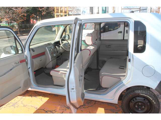 ���C�ɓ���̉��y�𒮂��Ȃ���A�ʋ΁A�ʊw