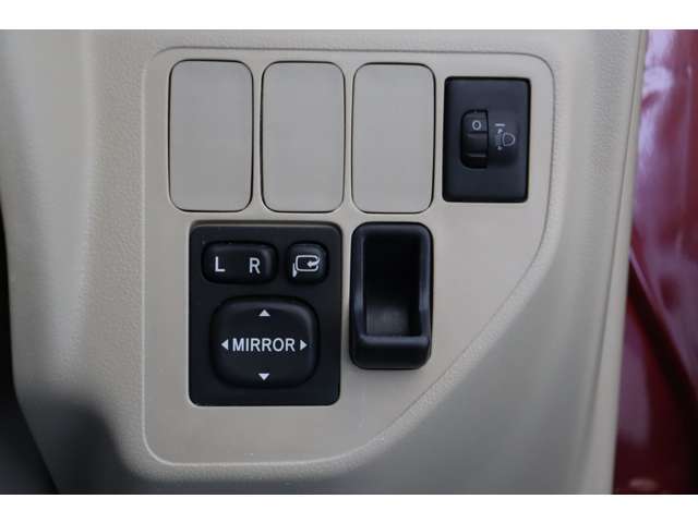 �d���i�[�~���[�E�w�b�h���C�g���x���C�U�[