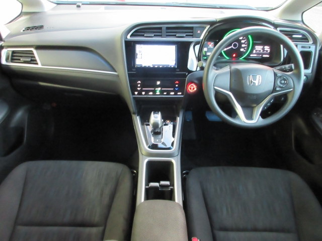 ���O���̐��|�E�K���X�n�{�f�B�R�[�e�B���O��CAR�N���[�j���O���Ǝ҂��{�H�������܂��̂ő�ϐ����B�I���b�N�X�����Ԃł݂͂Ȃ��܂ɉ��K�ȃh���C�u�����񑩁B