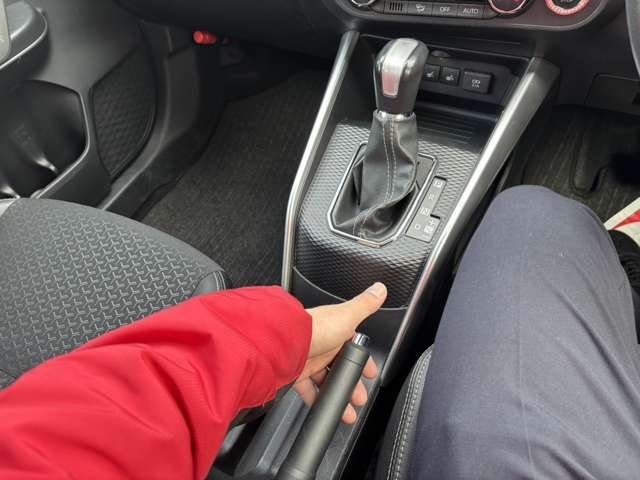 ���Ђł͐����H��𕹐݂��Ă���A���Ԃ���