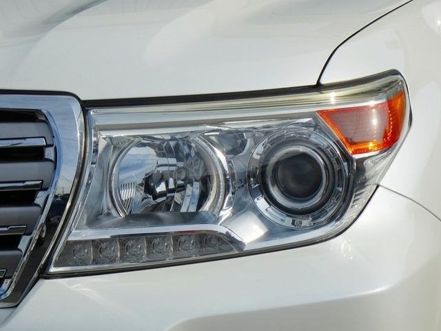 LED���C���t�̃g���^�����w�b�h���C�g��