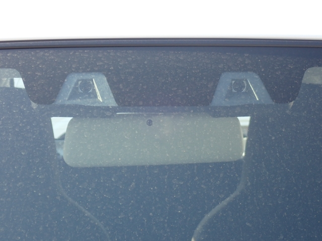 �t�����g�J�����őO���̎ԗ�����s�ғ������m�B�Փ˂������Ȏ��͏Փˉ���y���u���[�L���쓮�A�Փˉ�����T�|�[�g�B