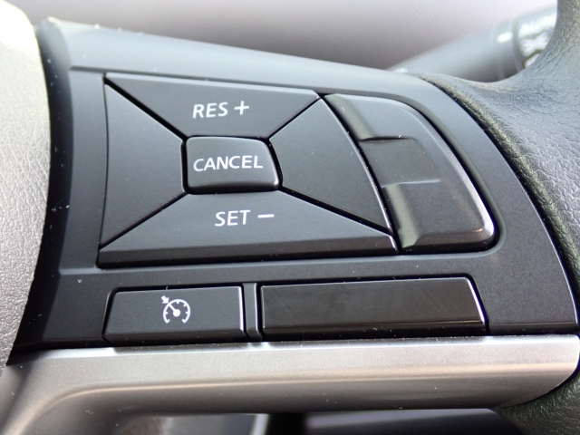 �y�N���[�Y�R���g���[���z�������H�ł̒��������s���y�Ɂ�A�N�Z���y�_���𓥂܂��Ɏԑ������ɕۂ��Ƃ��\�ł��B�O���̎ԗ������m���ĎԊԂ�ۂ悤�ɑ��x���߂��Ă���܂��I�I