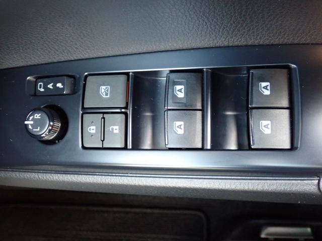 �d���i�[���h�A�~���[�E�p���[�E�B���h�E�������Ă��܂��B