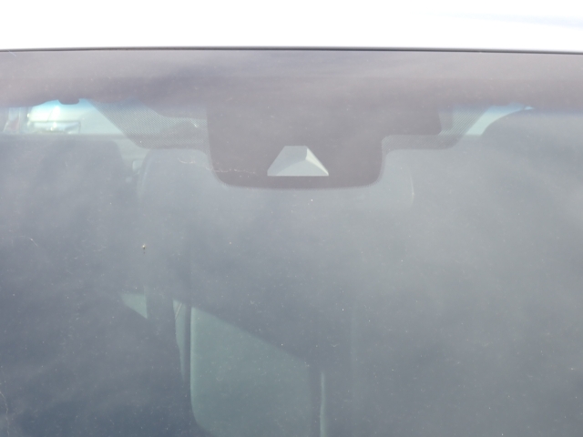 �t�����g�J�����őO���̎ԗ�����s�ғ������m�B�Փ˂������Ȏ��͏Փˉ���y���u���[�L���쓮�A�Փˉ�����T�|�[�g�B