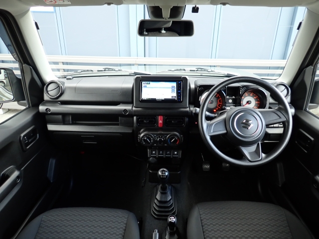 �C���p�l�摜�ɂȂ�܂��B�ԓ��͐��Ǝ҂ɂĎ����N���[�j���O�{�H�ς݂Ȃ̂ŁA��ϐ����ł��B