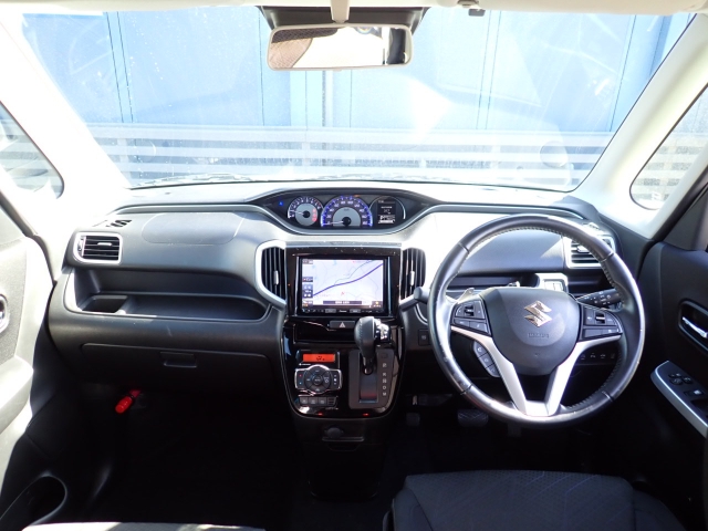 �C���p�l�摜�ɂȂ�܂��B�ԓ��͐��Ǝ҂ɂĎ����N���[�j���O�{�H�ς݂Ȃ̂ŁA��ϐ����ł��B